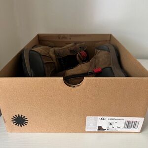 Ugg TURLOCK WATERPROOF LEATHER WEATHER SNOW BOOTS BIG KIDS SIZE 6